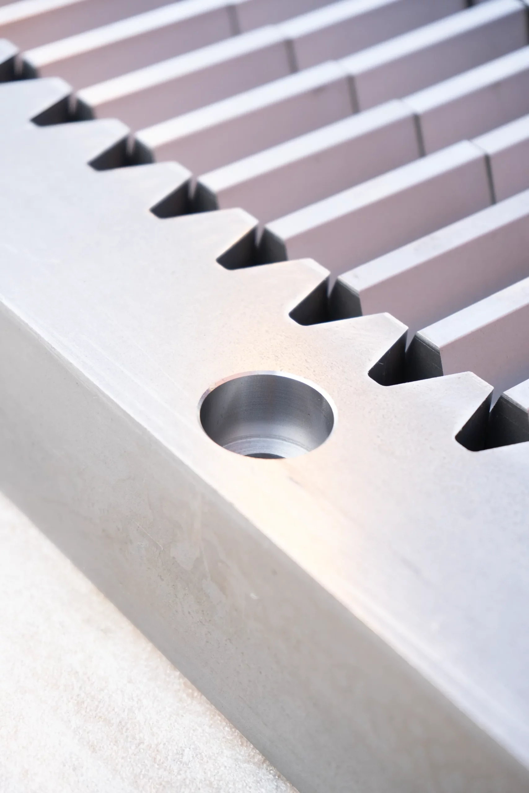 Foratura di precisione su cremagliere