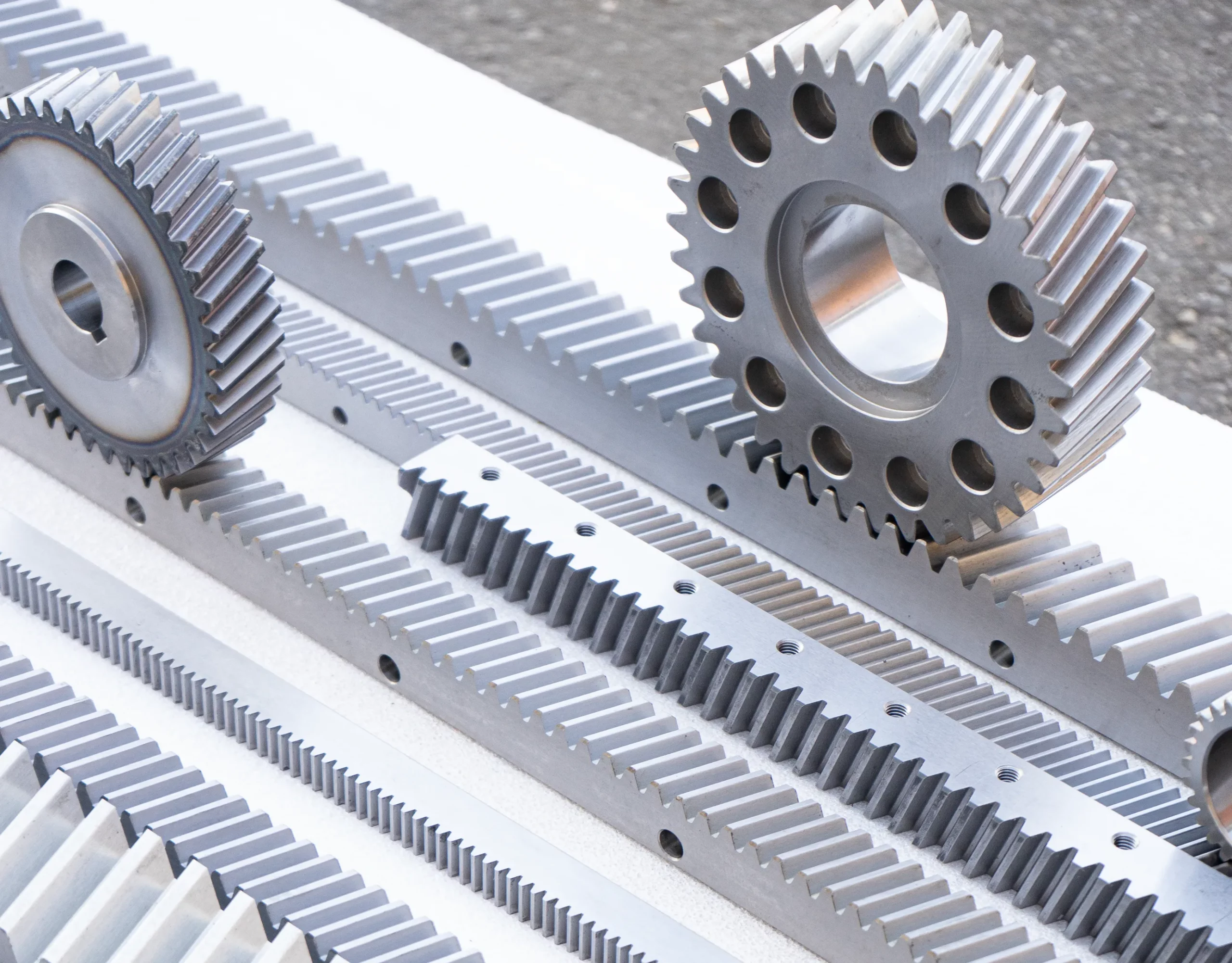 Creamgliere con dentature elicoidali