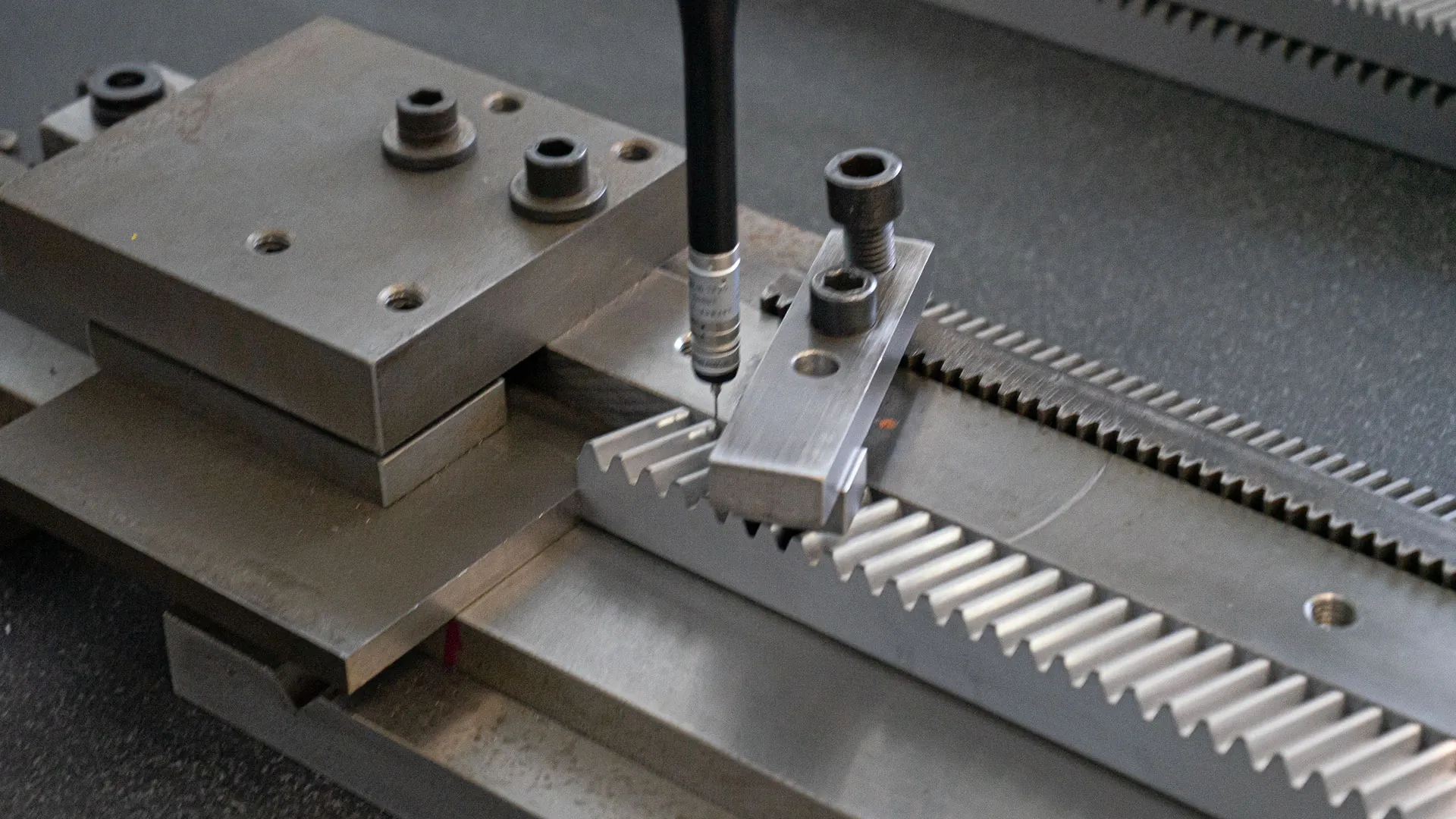 CRG produzione cremagliere con macchine a controllo numerico